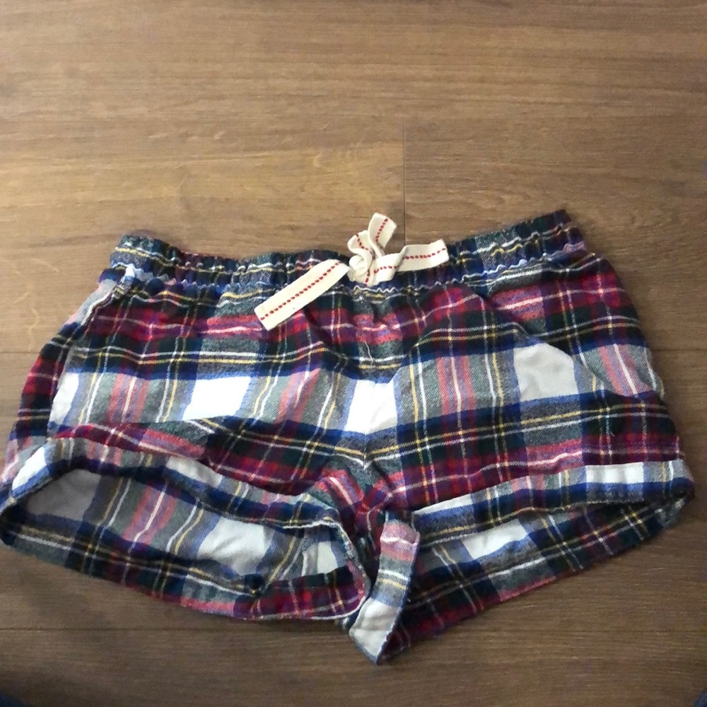 Hollister sleep short